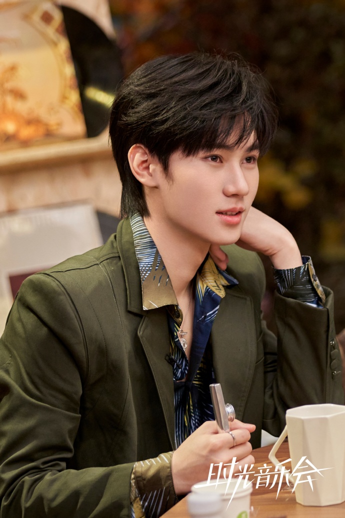 何炅张真源加盟田震专场,田震何炅时代少年团唱风雨彩虹