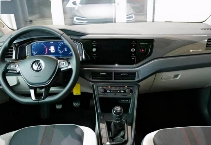 开上大众polo,开完大众再开日产