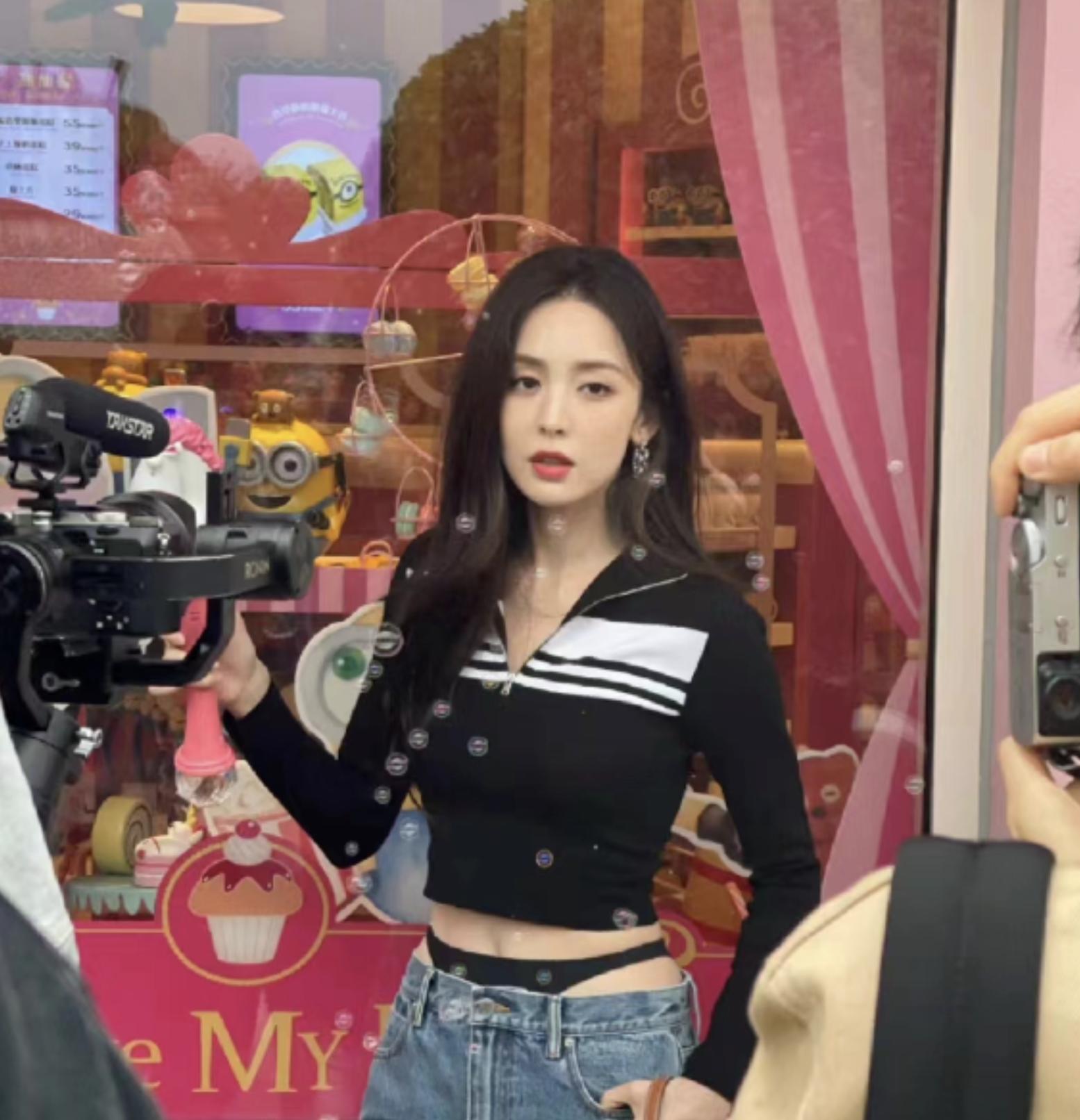 金星吐槽礼服抹胸深v,金星吐槽女明星走红毯捂胸