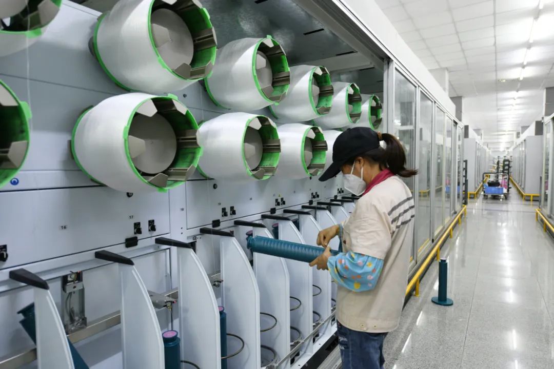 铆足干劲乘势起航,铆足干劲拼劲闯劲