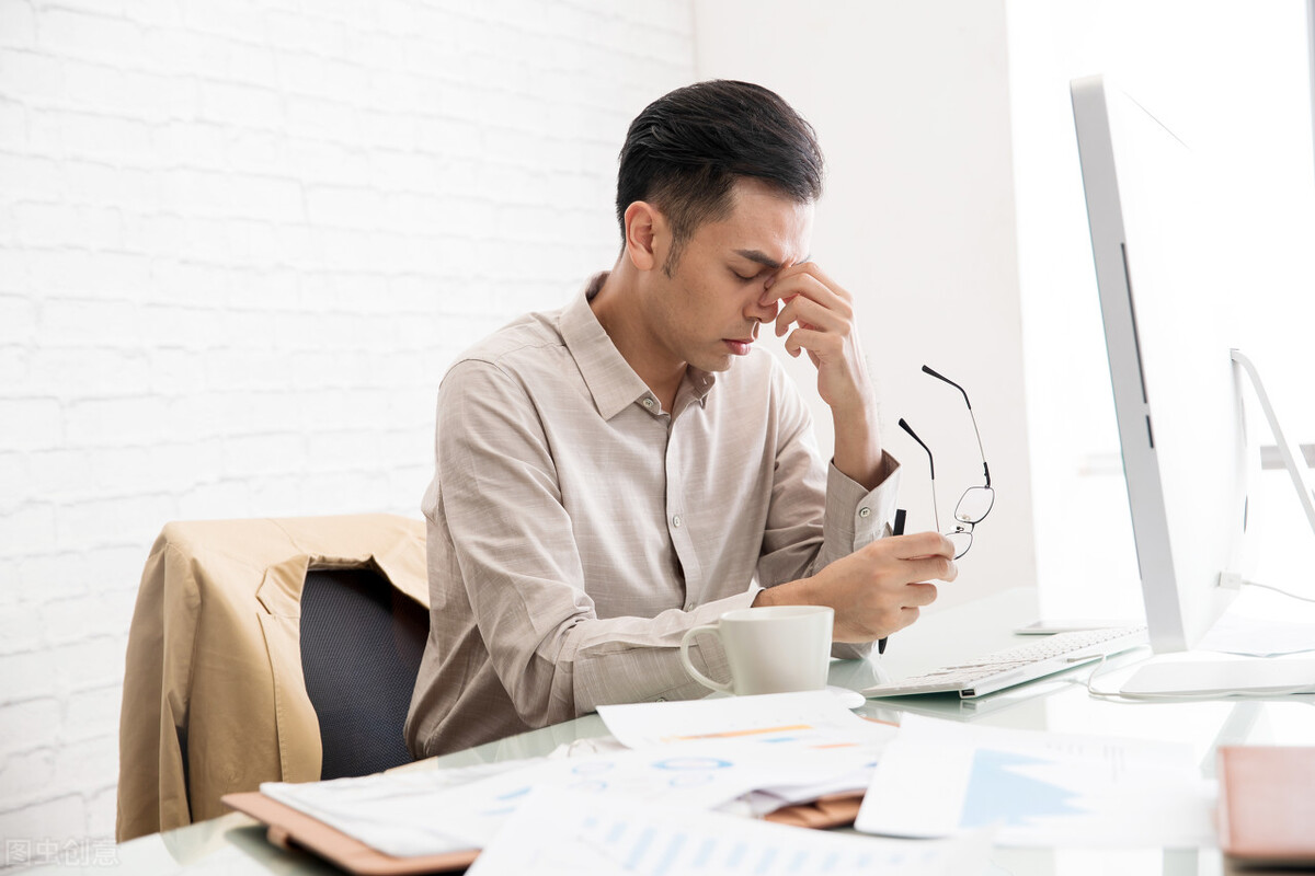 爱你的男人消极情绪怎么安慰,恋爱中男人情绪不稳定的原因