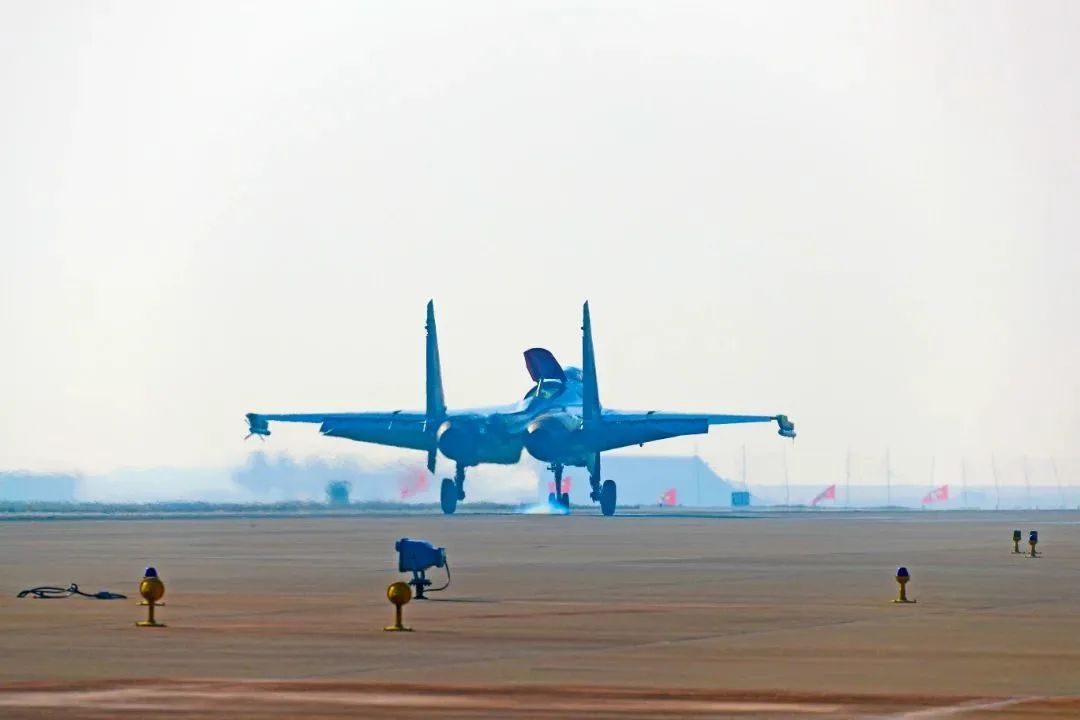 向日夜坚守边关的人民子弟兵致敬,春节向坚守岗位的人民子弟兵致敬