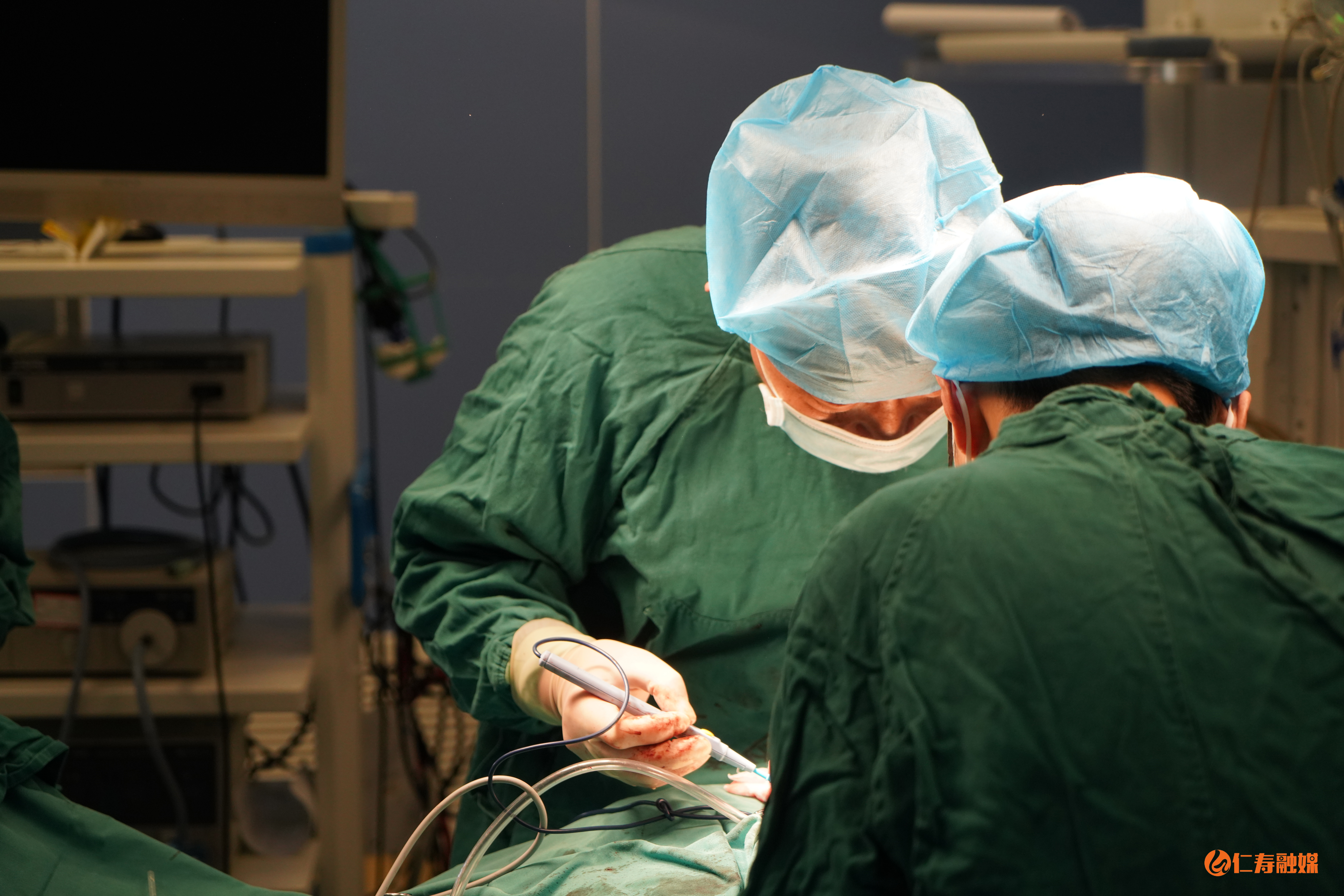 舌根处巨大肿瘤手术,县人民医院肿瘤手术