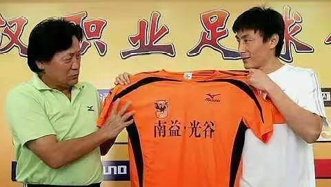 是“反黑先锋”还是无理取闹？武汉足球需要端正心态