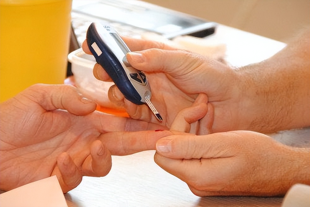 男人身上三处发黑证明肾功能很强,肾功能异常脸色发黑