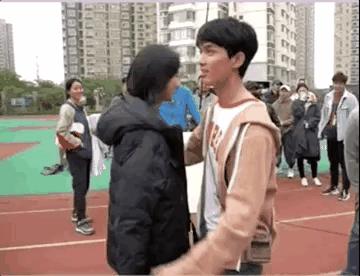 空气骑马、劈叉抱、鸟替，电视剧不敢拍的全景，真的不会笑场吗？