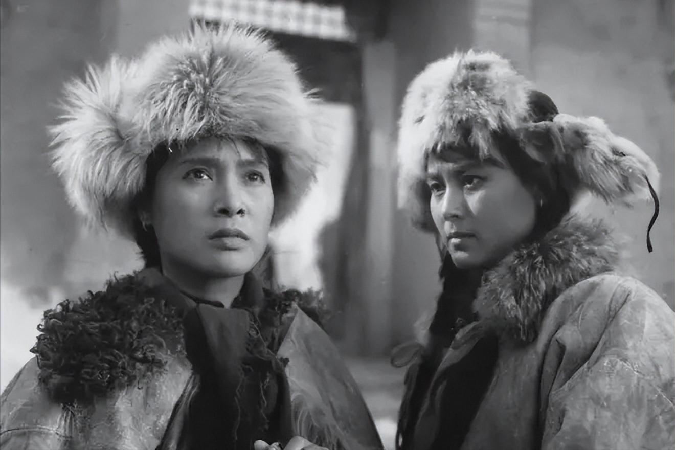 “十七年”电影中，田野、工厂与*会集**，是呈现幸福生活的主要地点