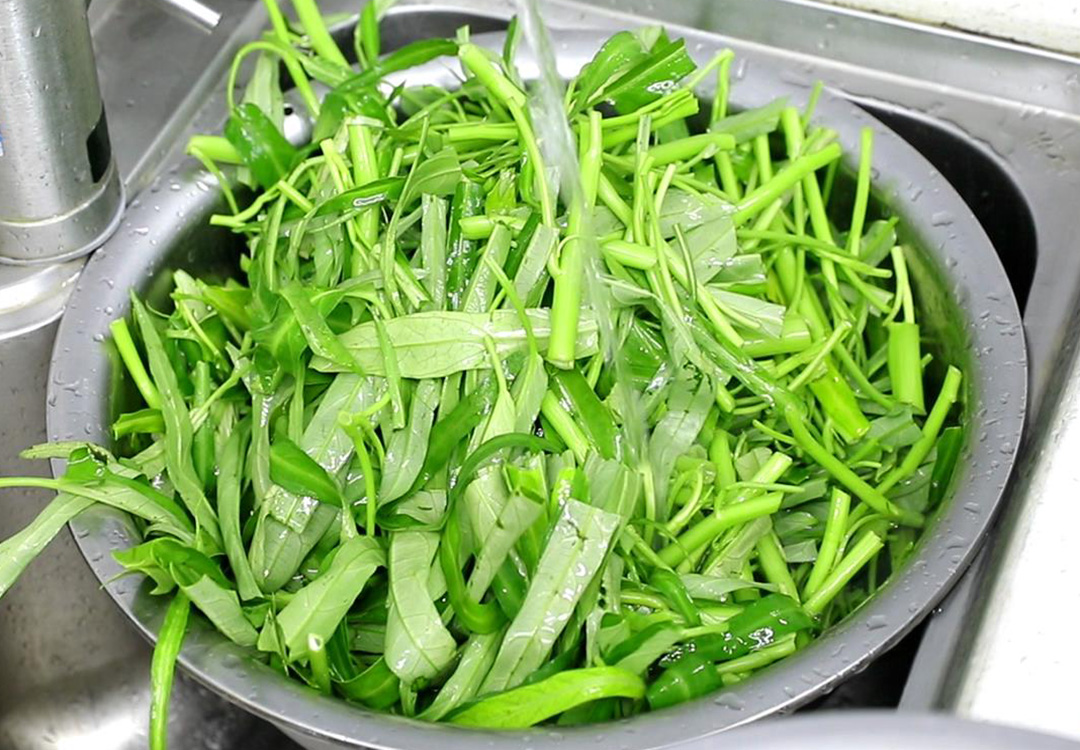 中老年人补钙吃这十种食物最有效,中老年人喝牛奶还是奶粉补钙好