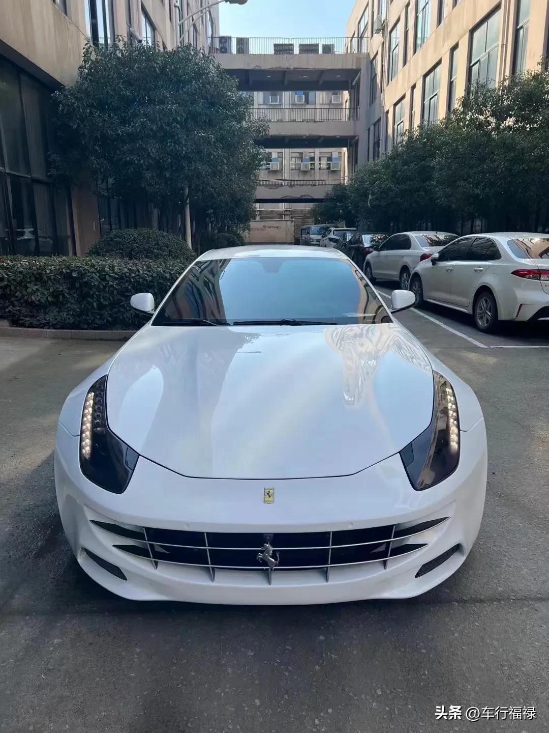 开法拉利ff上街路人反应,含泪200万买法拉利