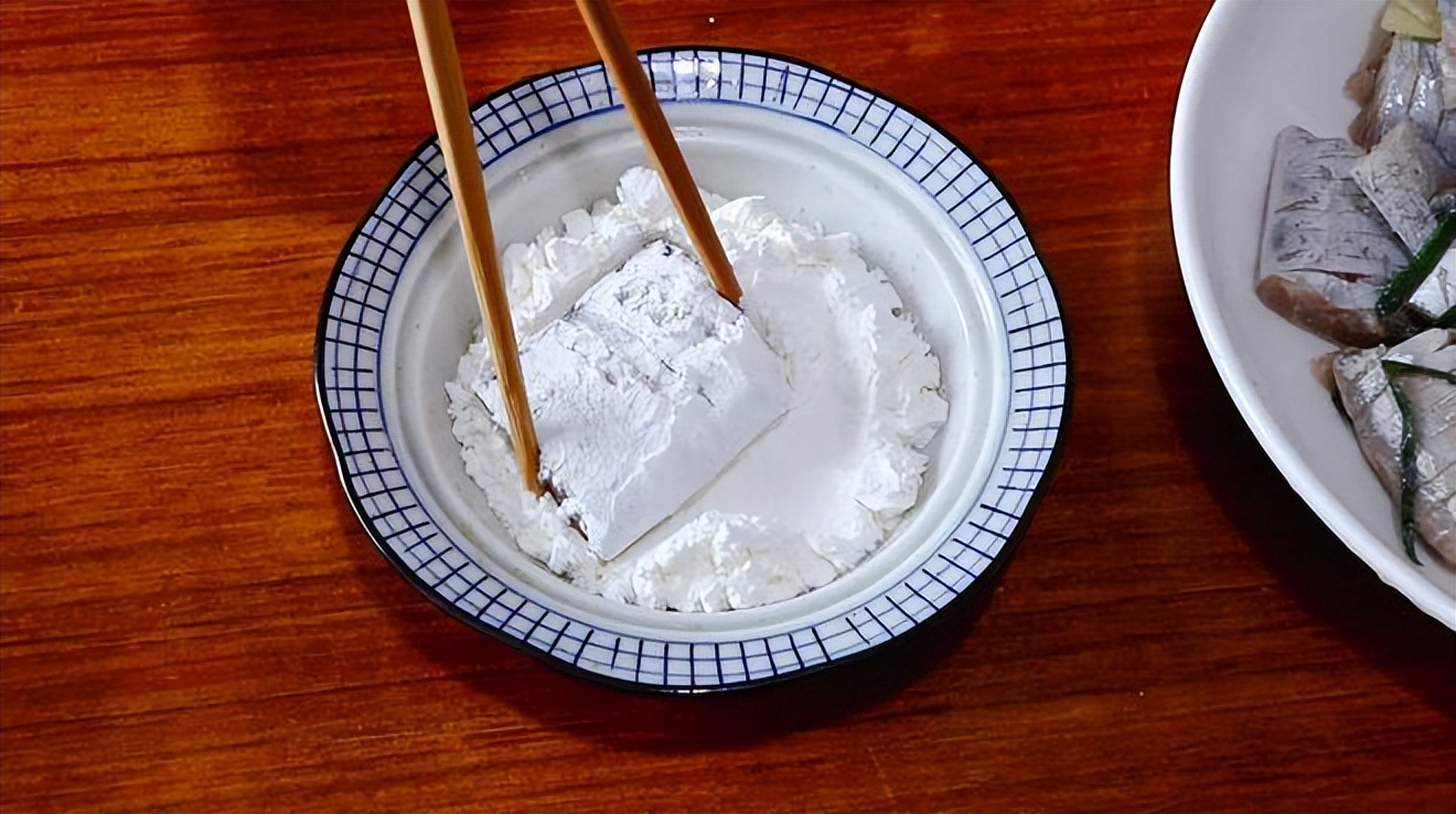 买带鱼大眼睛的好还是小眼睛的好,带鱼买大眼睛还是买小眼睛的