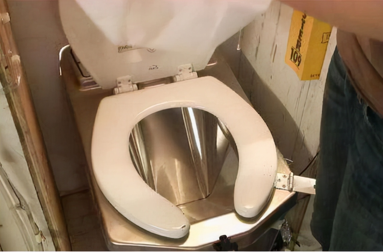 为什么美国马桶盖有缺口,美国马桶为什么有一个孔