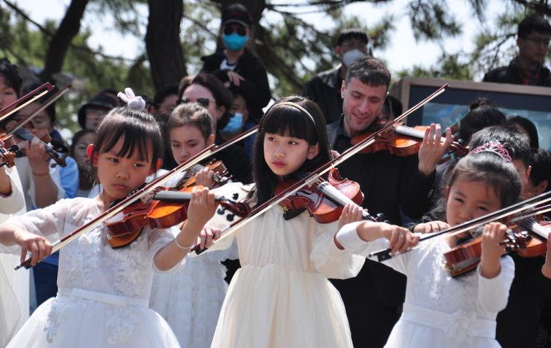 “青青之岛，爱乐之城”第十三场小提琴快闪活动精彩上演