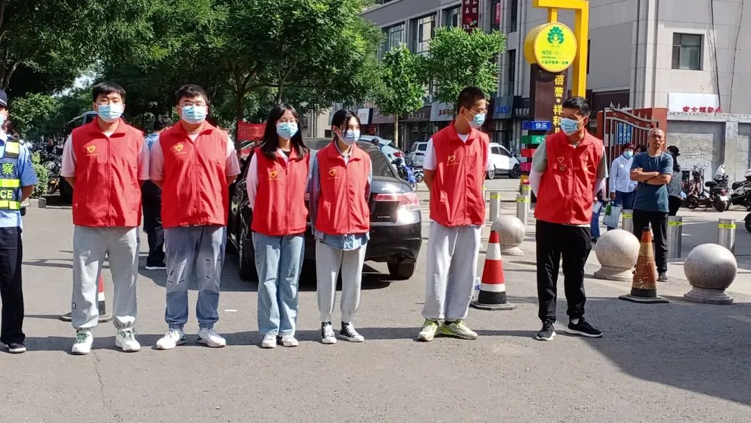 介休青志协红马甲为你护航，愿你旗开得胜，未来闪闪发光