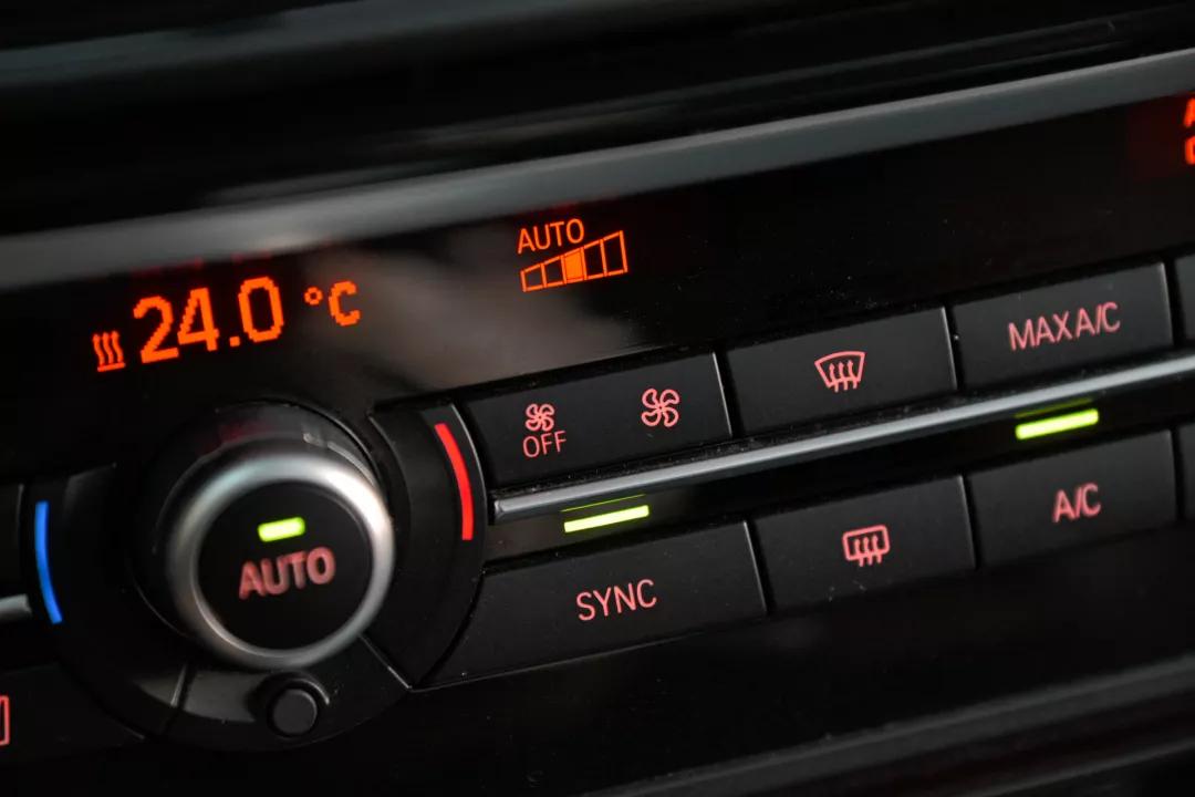 二手宝马x5黑武士顶配14款价格,银灰色二手柴油版宝马x5