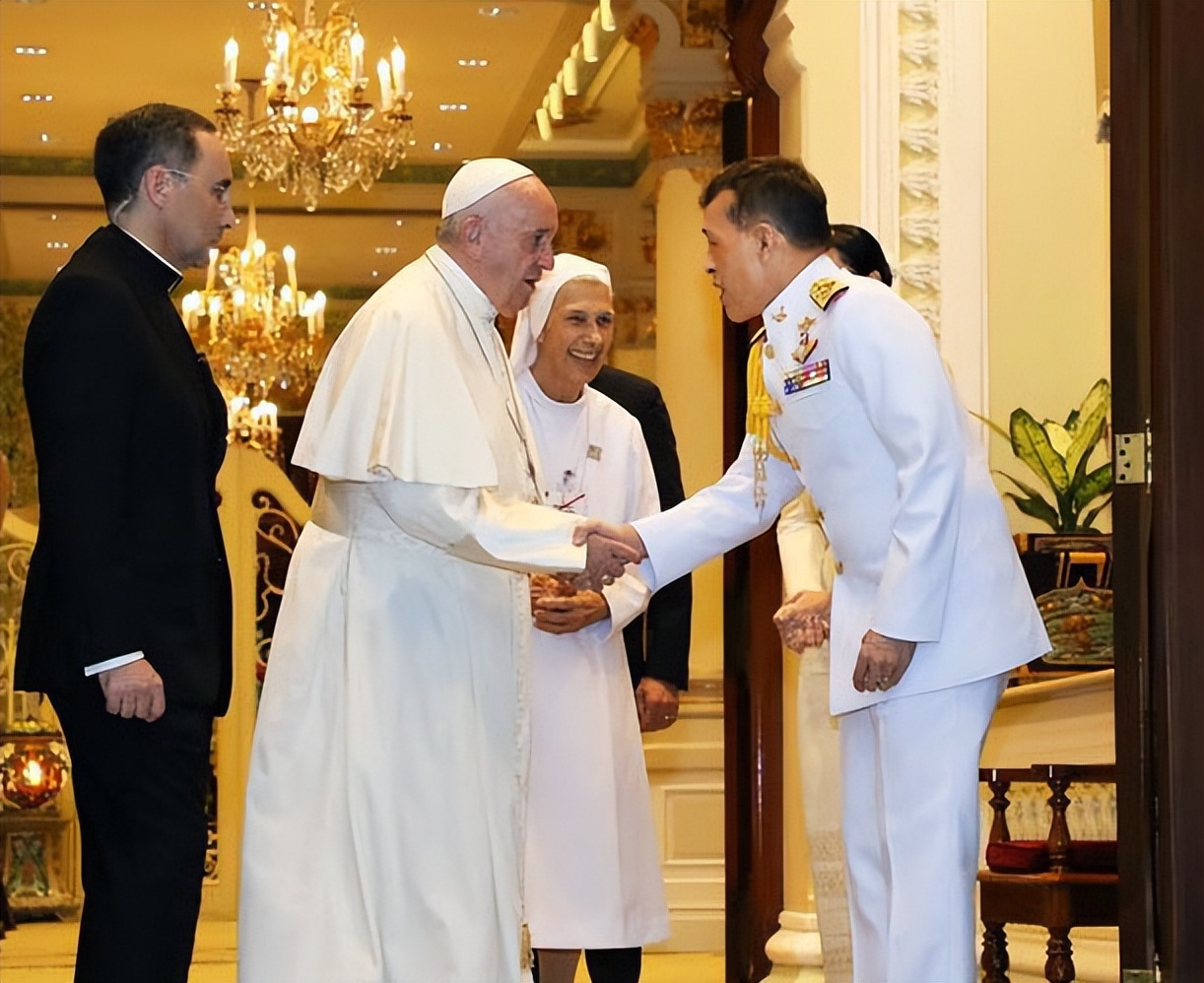 泰国拉玛十世王后照片,泰国国王拉玛十世图片