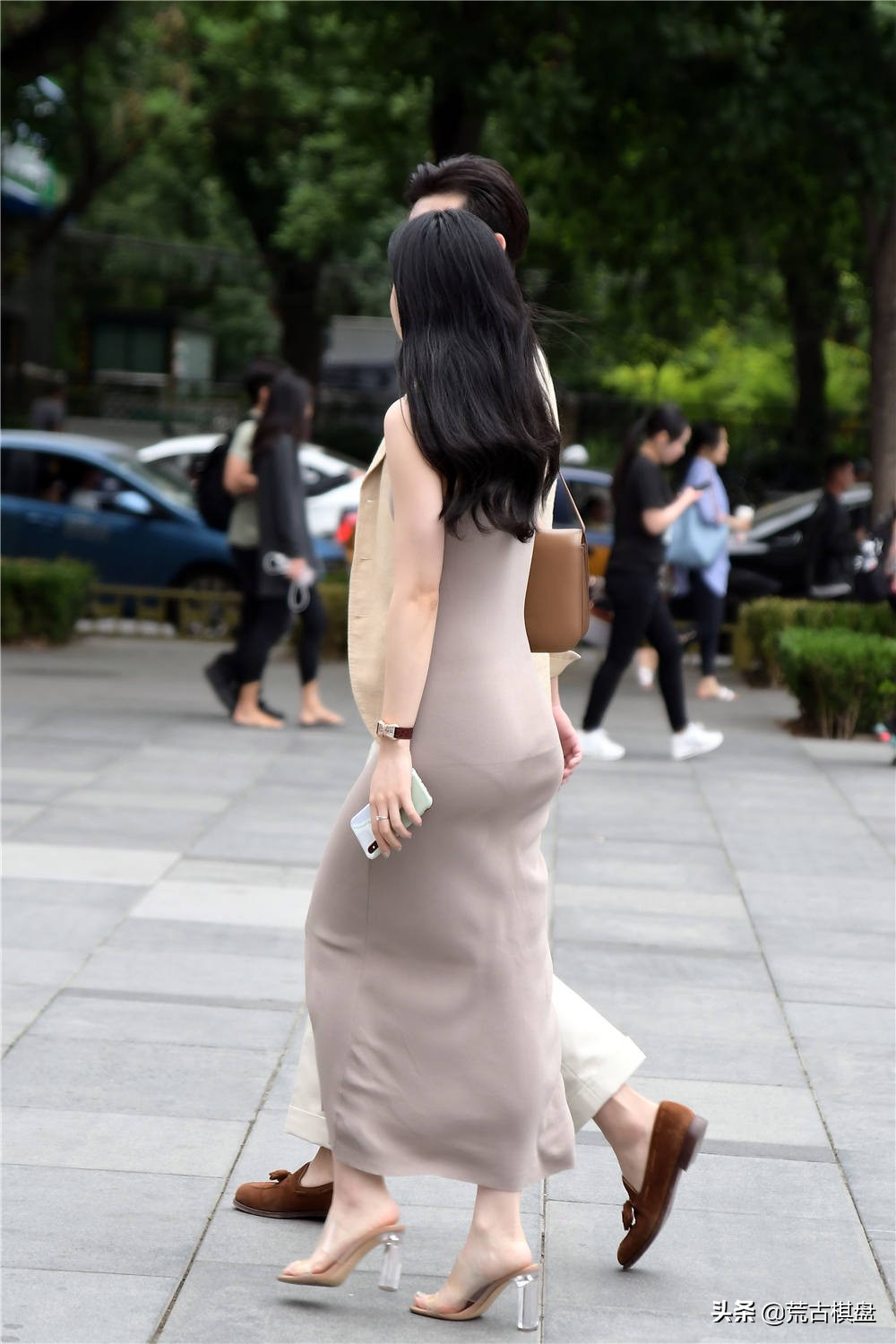 女人穿好看的高跟凉鞋,夏天穿的高跟凉鞋有气质