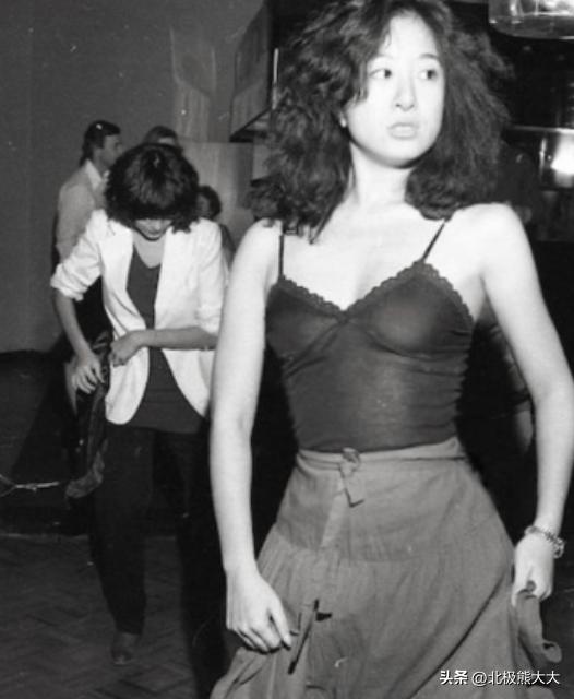 高龄富婆王薇薇为小男友抛弃丈夫,王薇薇老年照片