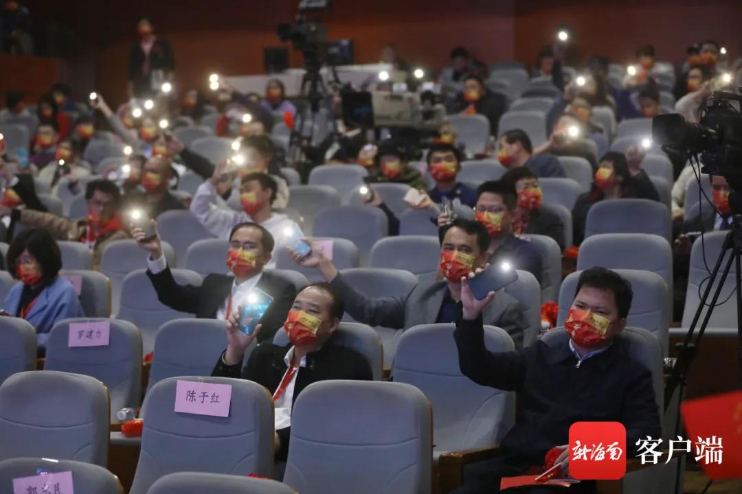 满满的感动夜空中最亮的星朗诵,满满的感动特别暖心