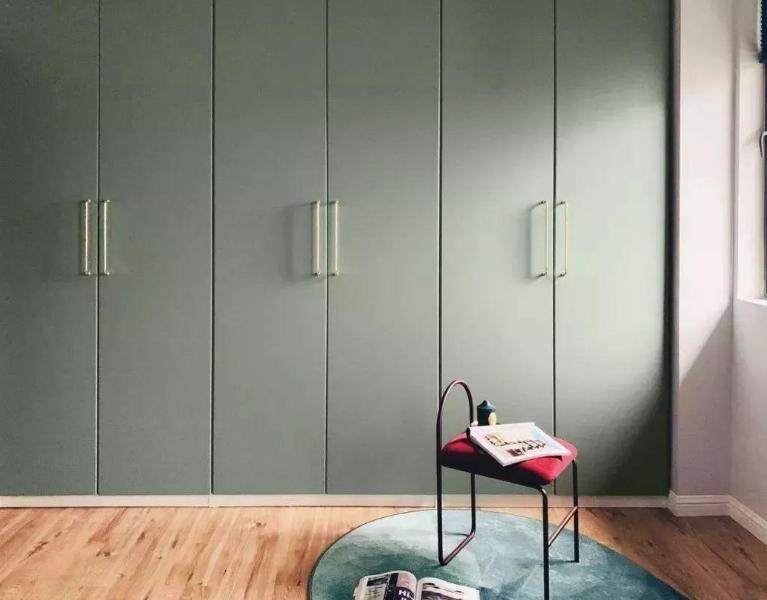 定制衣柜多少钱一平比较划算,定制衣柜价格一平多少合适