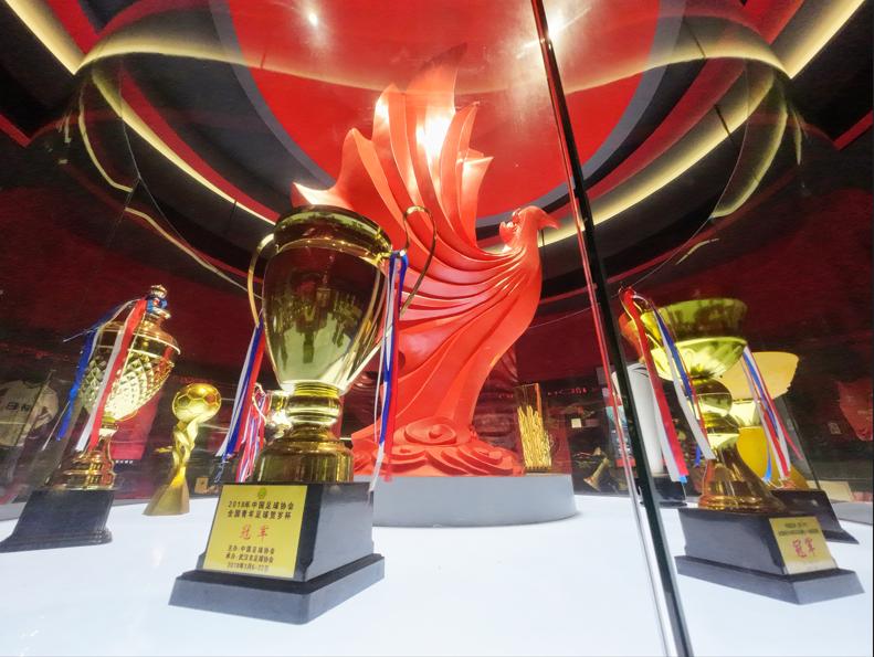 白玉碗球场和虹口足球场,为球迷看球营造良好环境