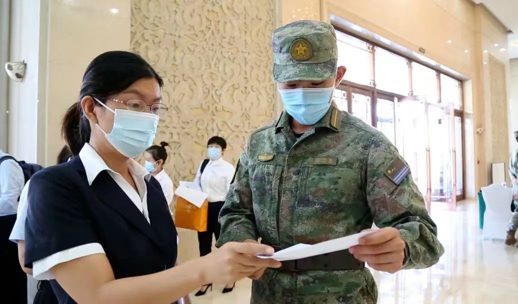 *队军**文职人员工资竟比军官还高，看完这些原因后，不得不说冷知识