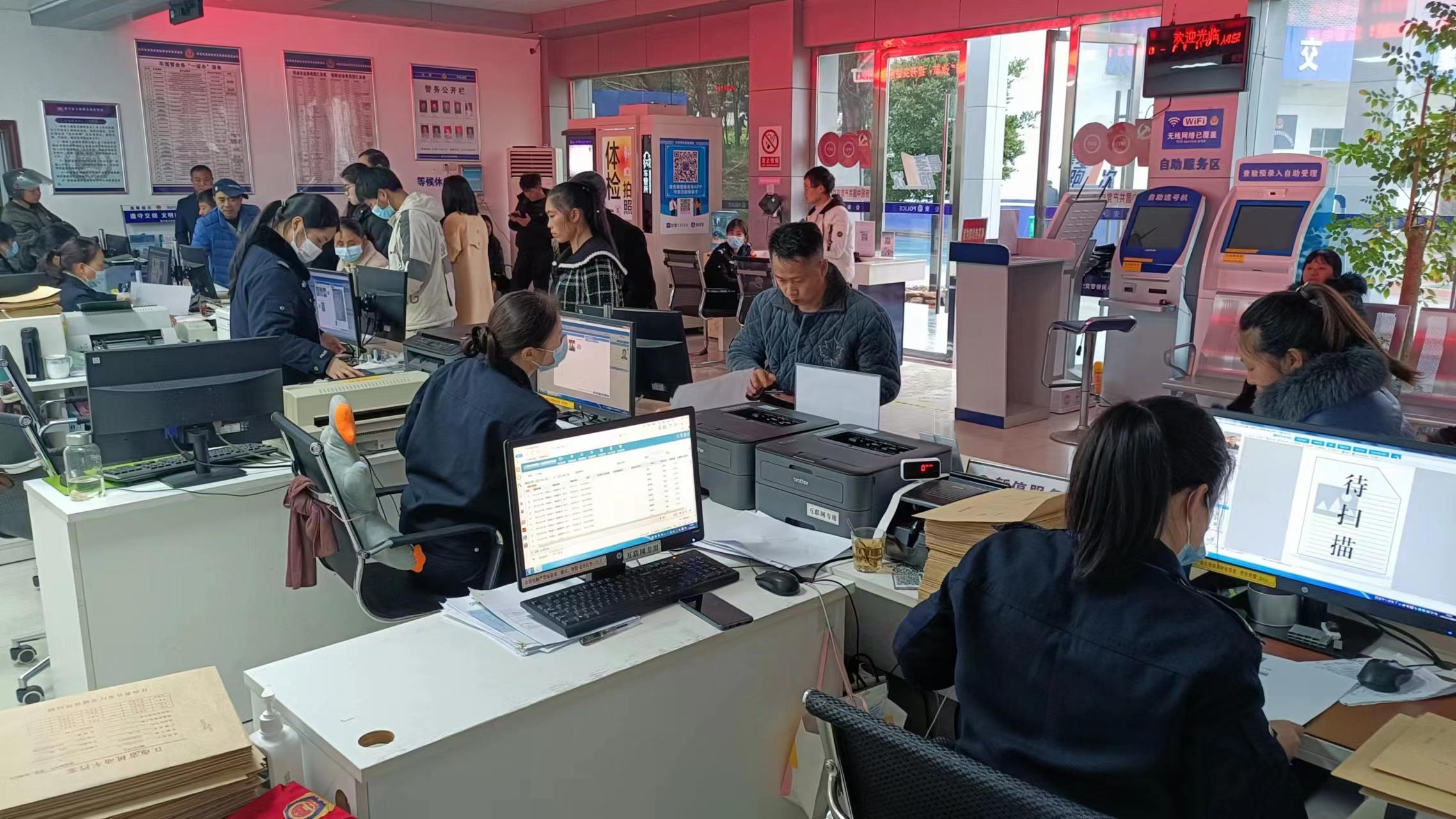 黎川县交警支队动态,黎川交警护航出行