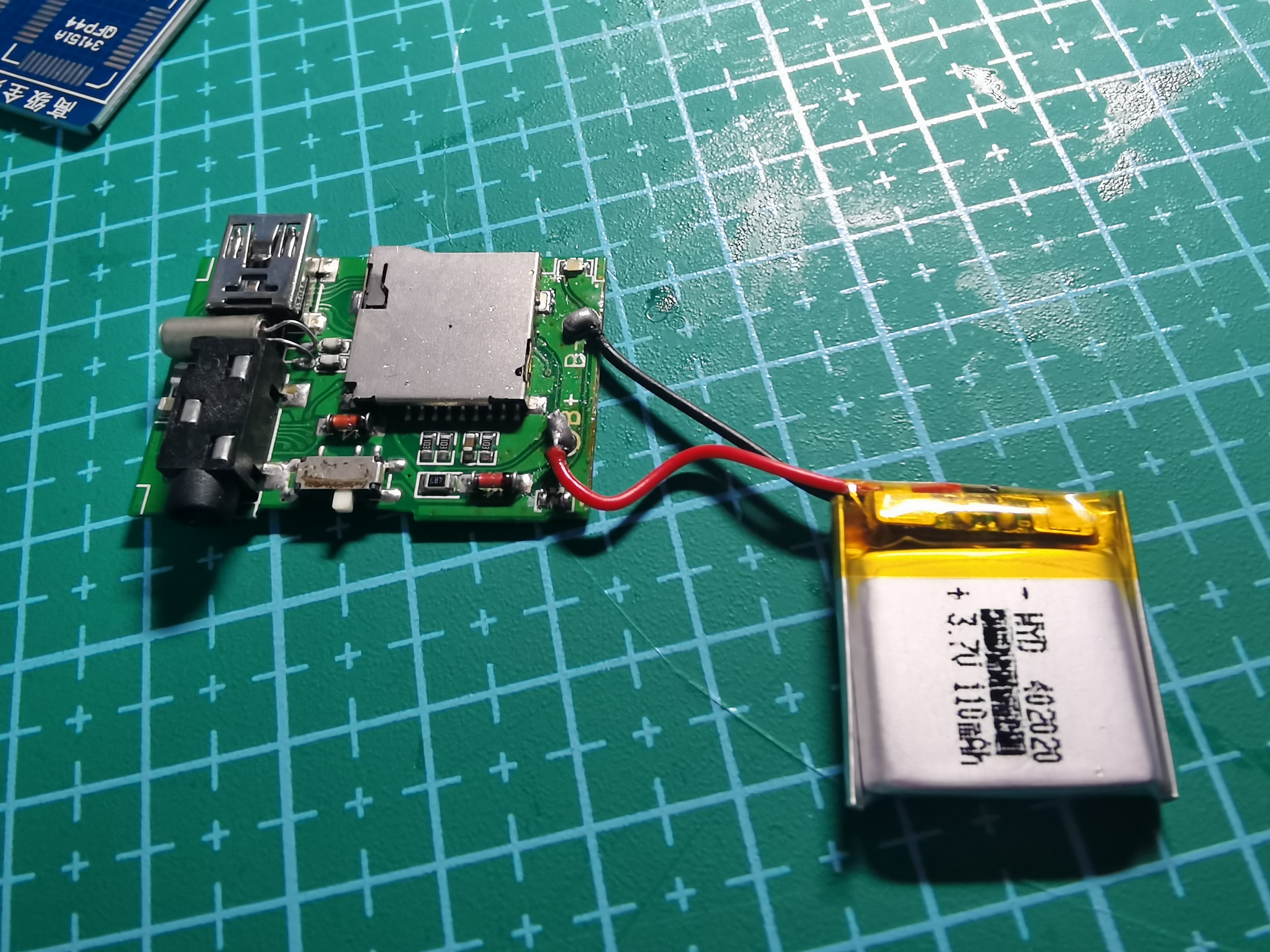 mp3充不进去电，无法*放播**，检测出电池问题，更换新电池