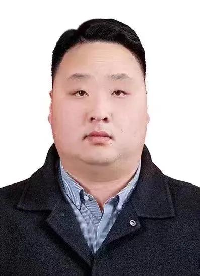 青春在奋斗中闪光图片,青春在奉献中闪闪发光