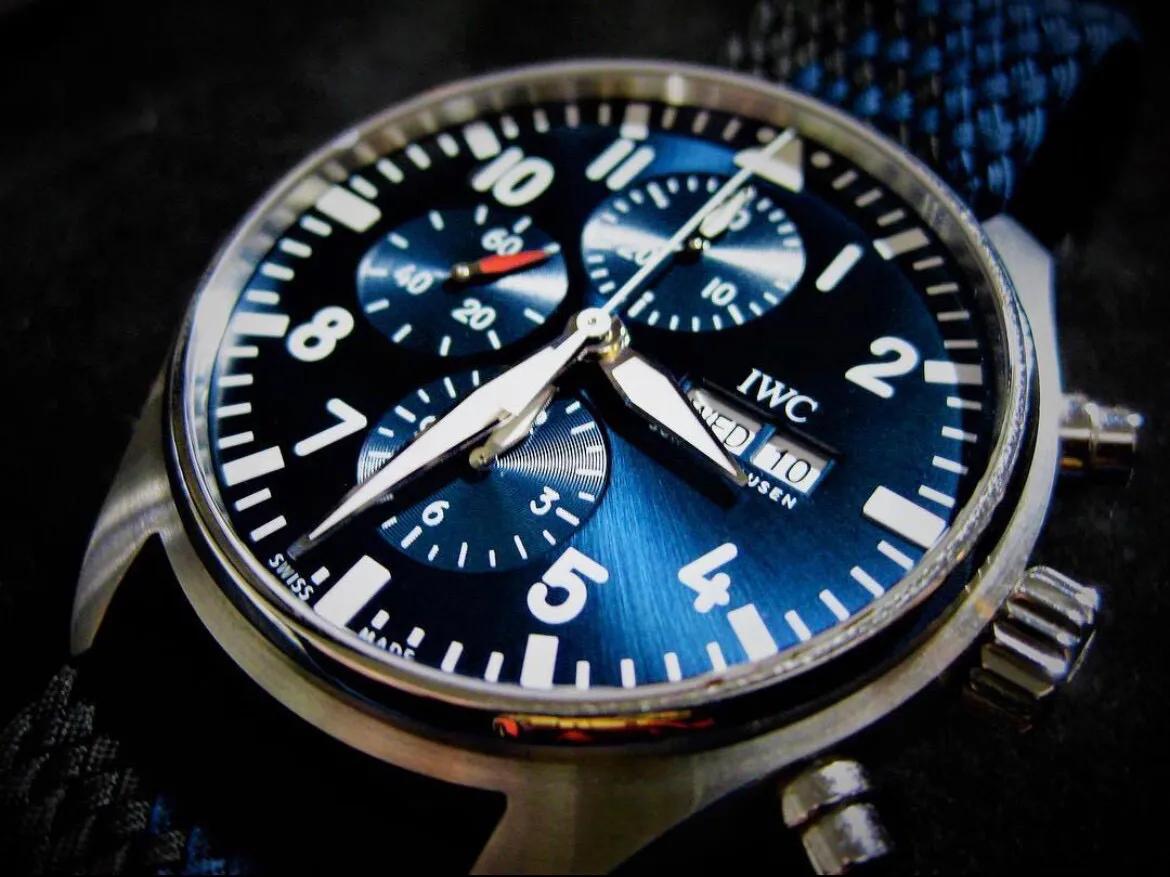 万国小王子选择黑色还是蓝色,小王子的经典童话