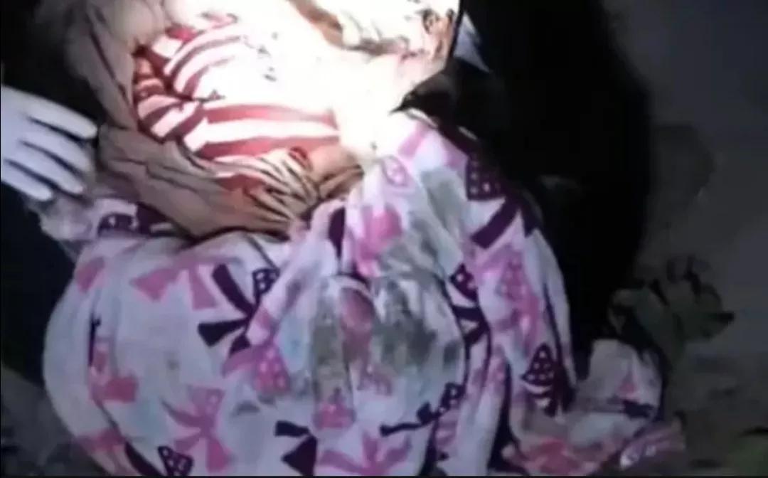 “死乞白赖”得不到爱情，哺乳期的她被“准丈夫”勒死斩成6截！