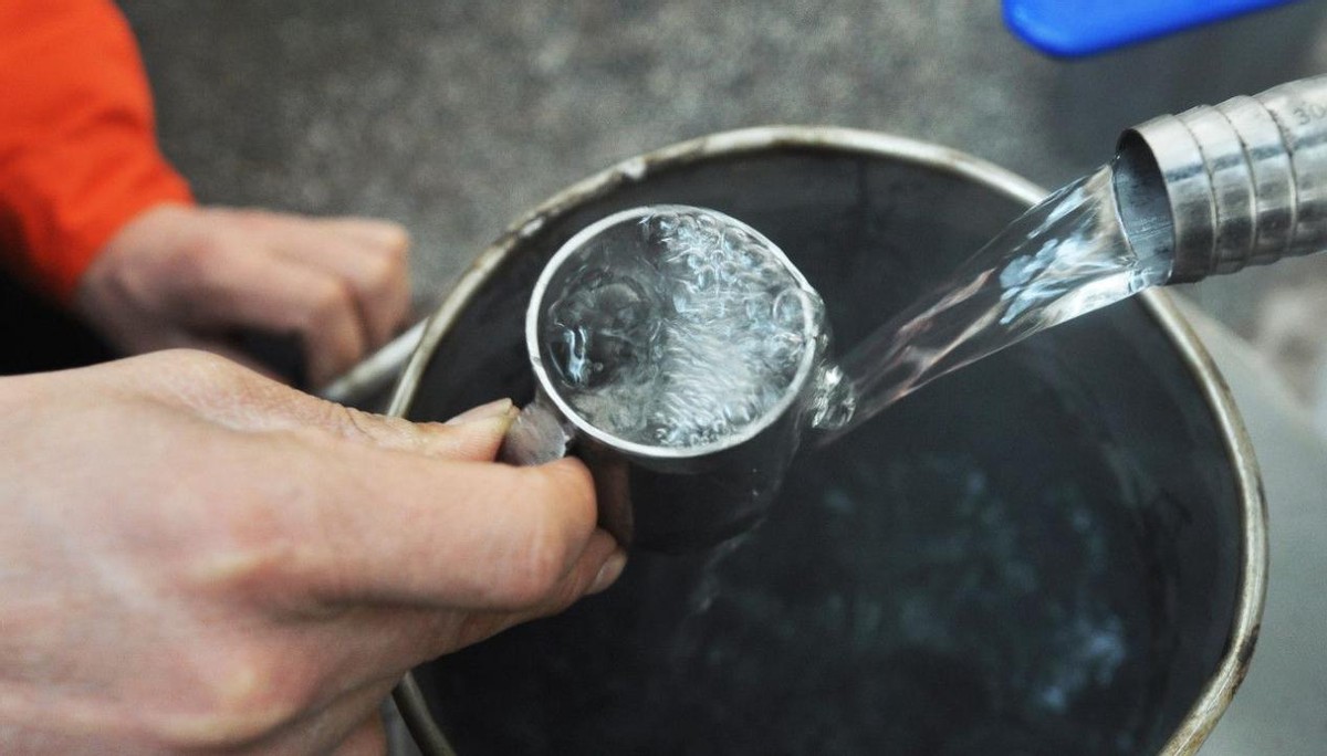 喝完白酒为什么会头疼,喝完白酒为什么口渴头疼