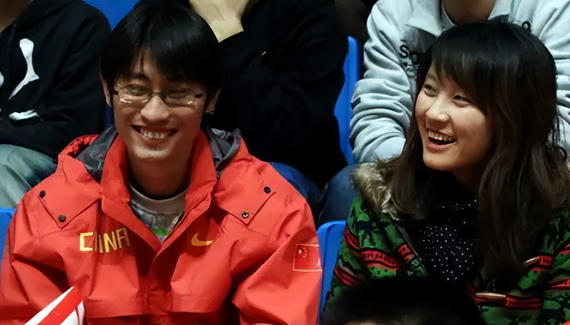 眼镜飞人胡凯：18岁才练习百米却加冕世界冠军，如今是清华副教授