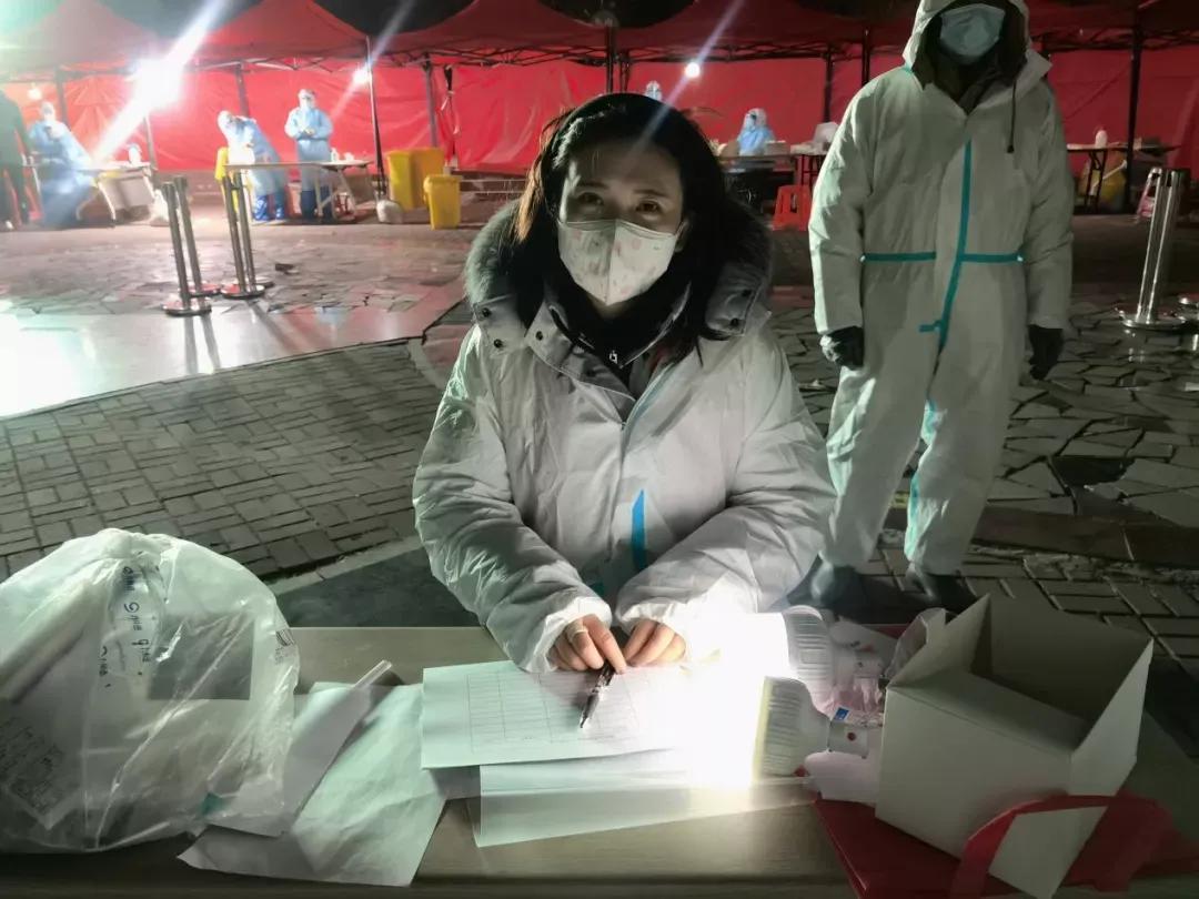 党员下沉社区携手助力疫情防控,滨海农商行疫情