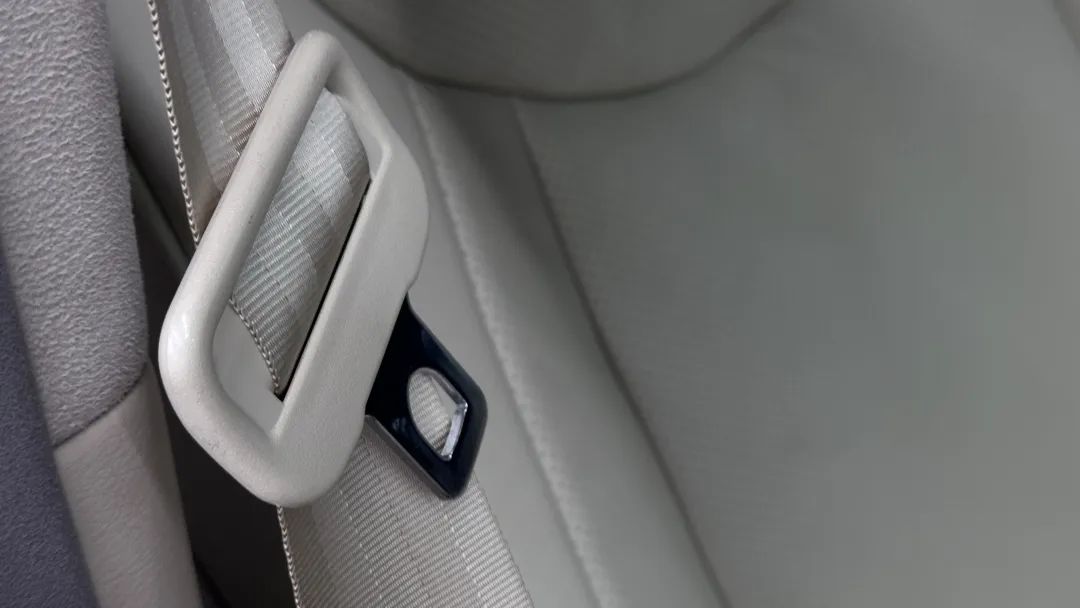 大哥12万买2005年售价100万的凌志LS430，含泪又花10万翻新才能开