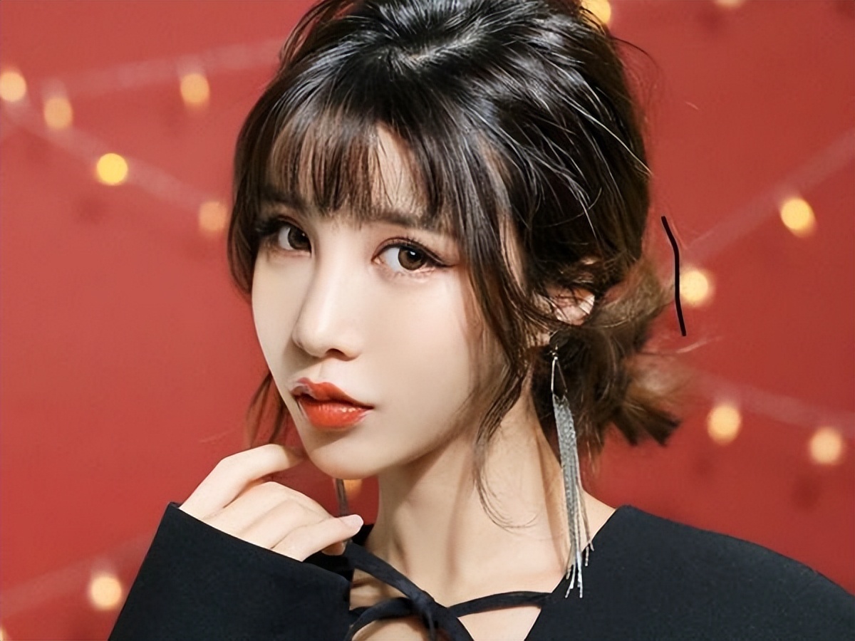 抖音90后网红富婆、日常养豹、出行包专机、到底是一种什么体验？