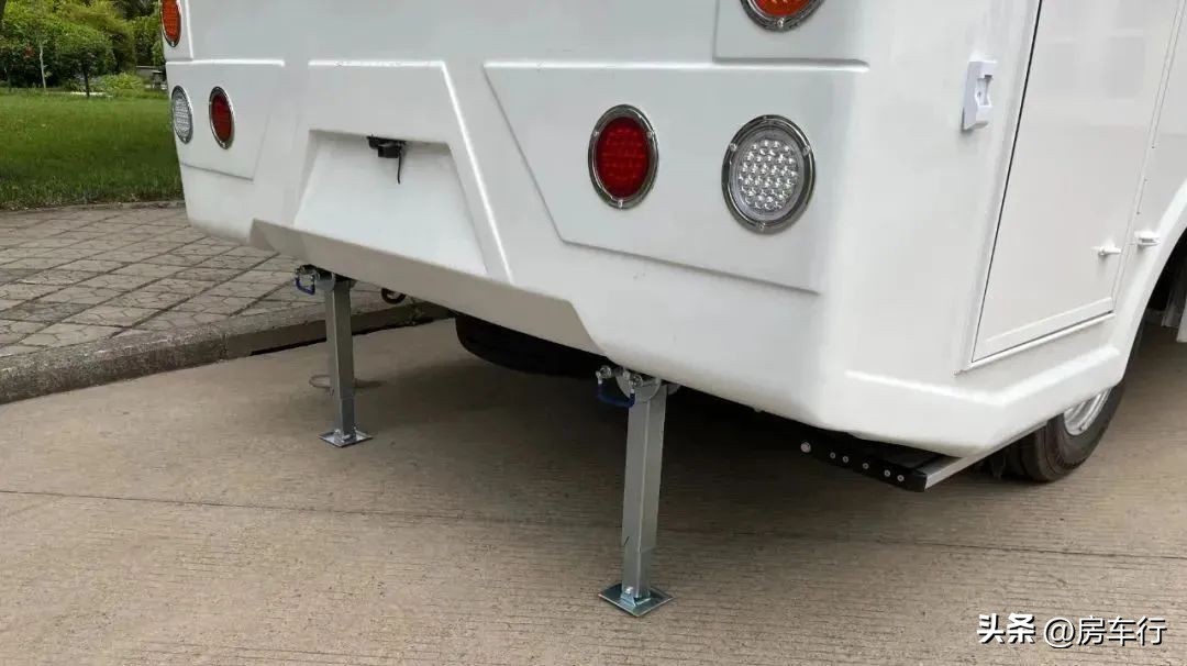 新飞s100轻卡房车怎么样,新飞自动挡轻卡房车