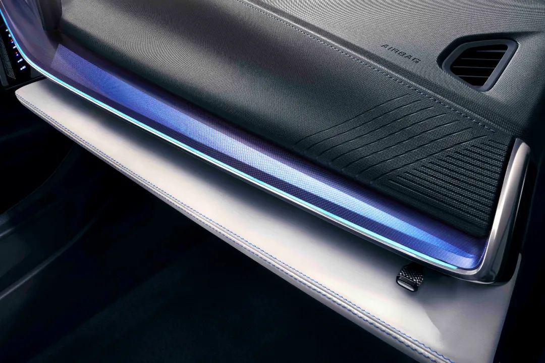 颜值和配置真的能打，别克E4纯电轿跑SUV上市