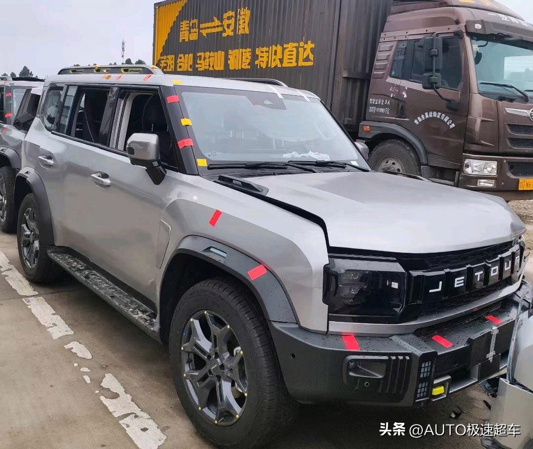 捷途旅行者vs路虎卫士110,国产卫士捷途旅行者配置