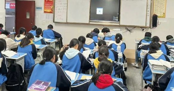 00后鲶鱼头热潮:叛逆的青春记忆还是美的追求?