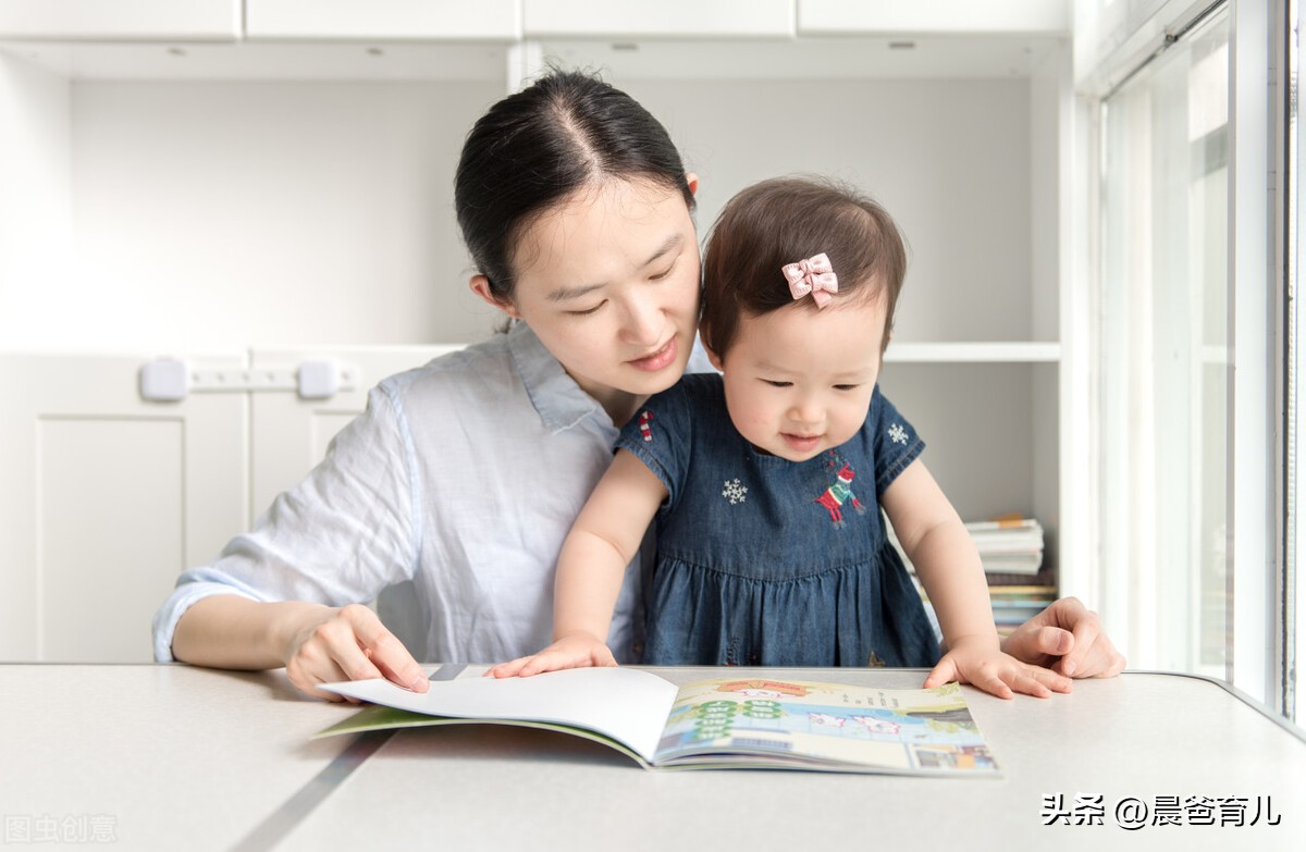 到底如何看待小孩的课外书 (读课外书对孩子的成绩有帮助吗)