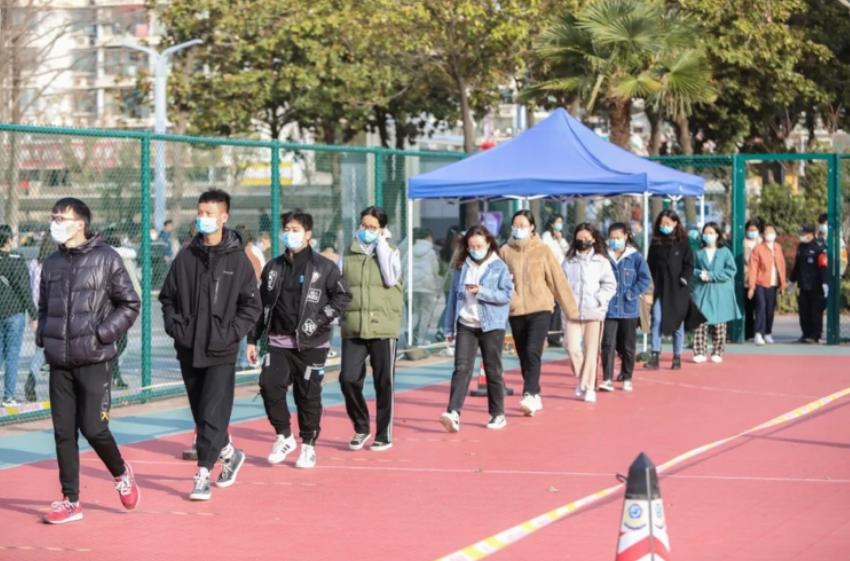 儿子读博给父亲寄2斤布洛芬,父亲寄6斤布洛芬给儿子原视频