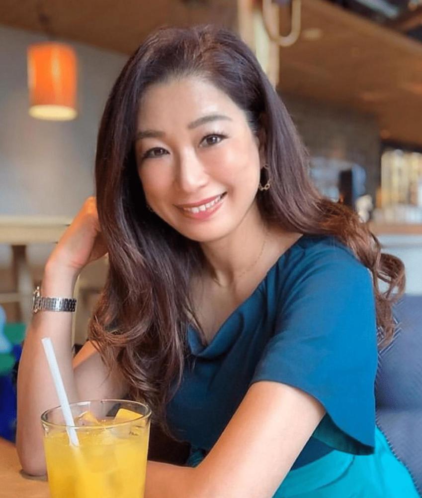 50岁女人用什么化妆品保湿效果好,三十岁女人用什么化妆品最好看