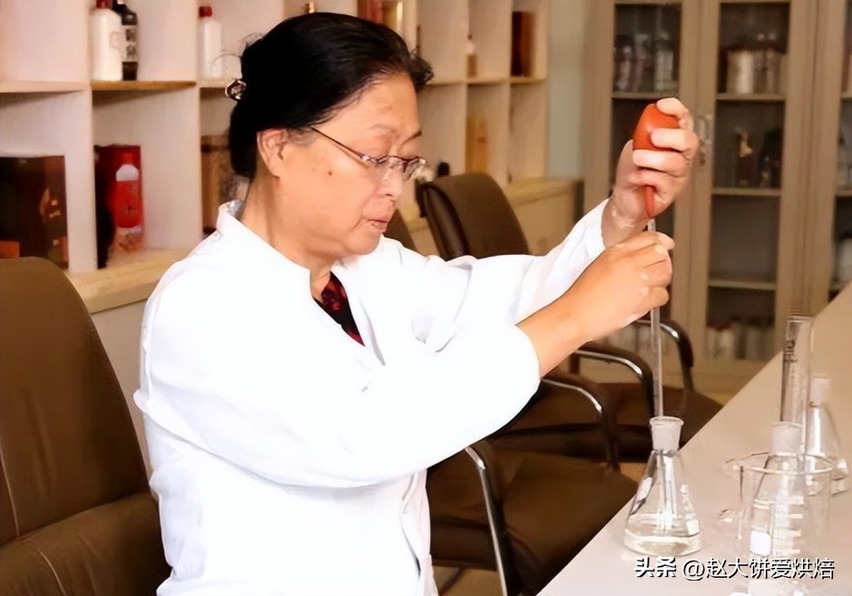 河南一大爷举办寿宴,山东大哥随礼5000元,看到酒宴直呼:真奢侈