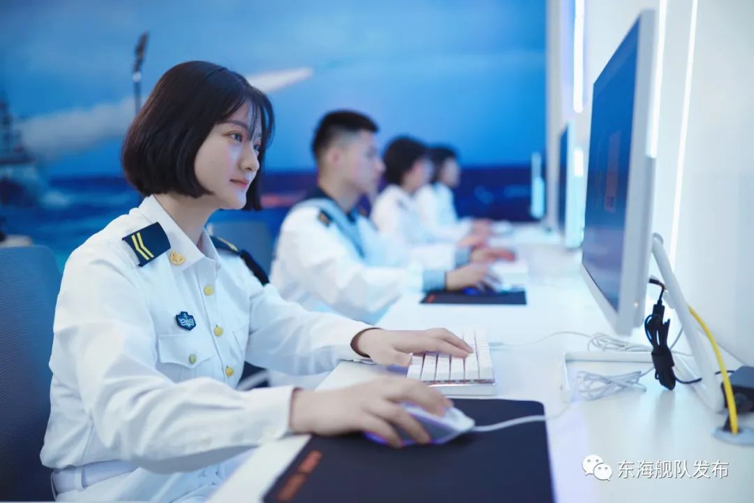 部队被装开箱,部队被装