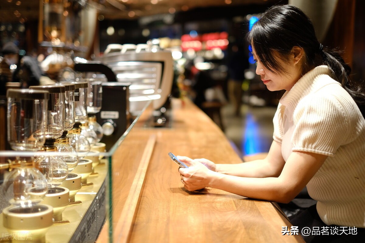 星巴克的咖啡文化通过什么呈现,星巴克咖啡浓郁文化氛围
