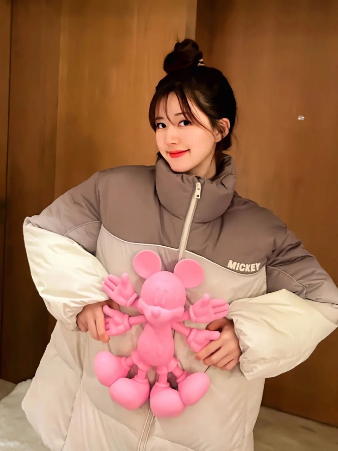 别再披头散发了教你一招秒变女神,今年别再披头散发了三款减龄发型