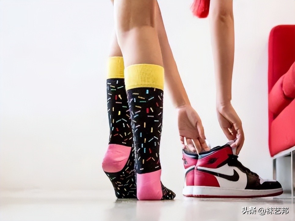潮袜新款,2020夏流行的潮袜