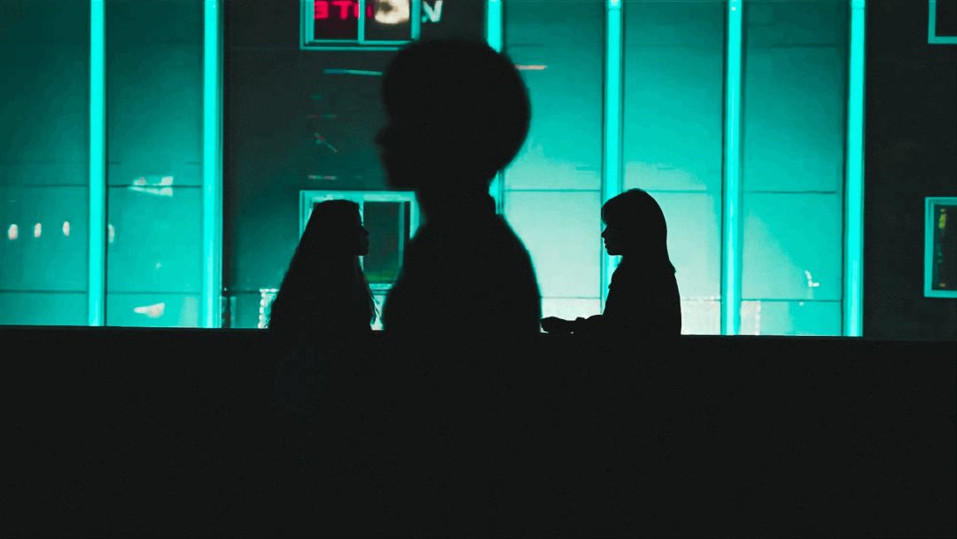 看完《掮客》，人贩子在梦里都要笑醒了