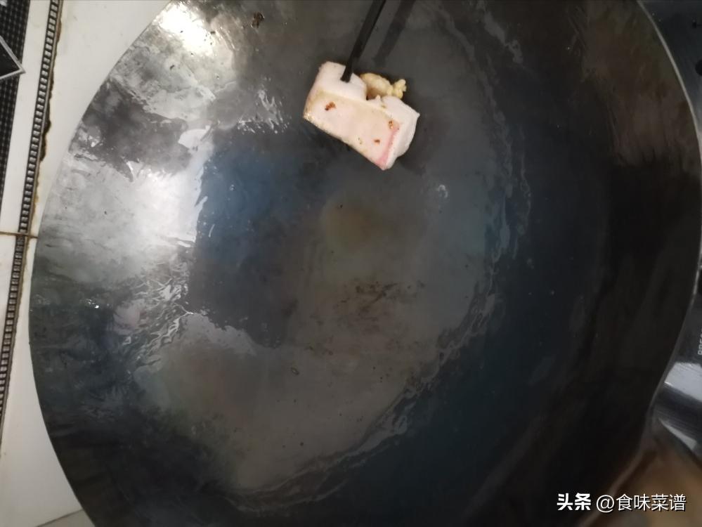 铸铁锅和不粘锅哪个好用,铸铁锅炒菜和不粘锅区别