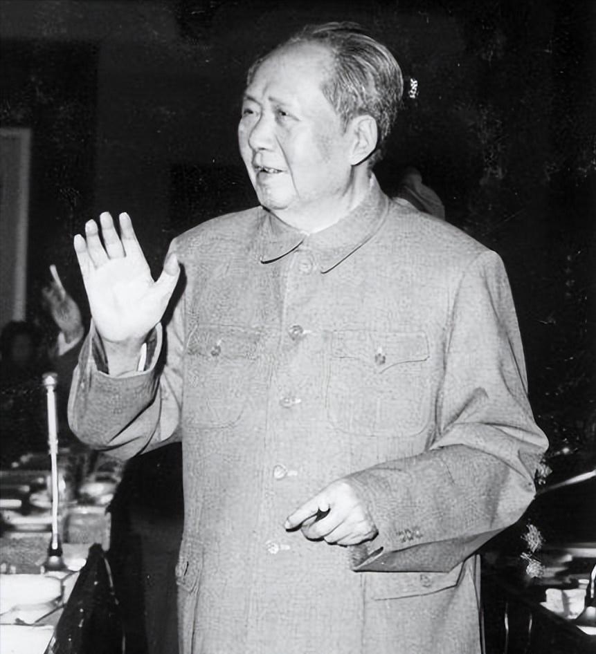 1935年，在遵义会议上讽刺毛主席不会打仗的凯丰，最终结局如何？